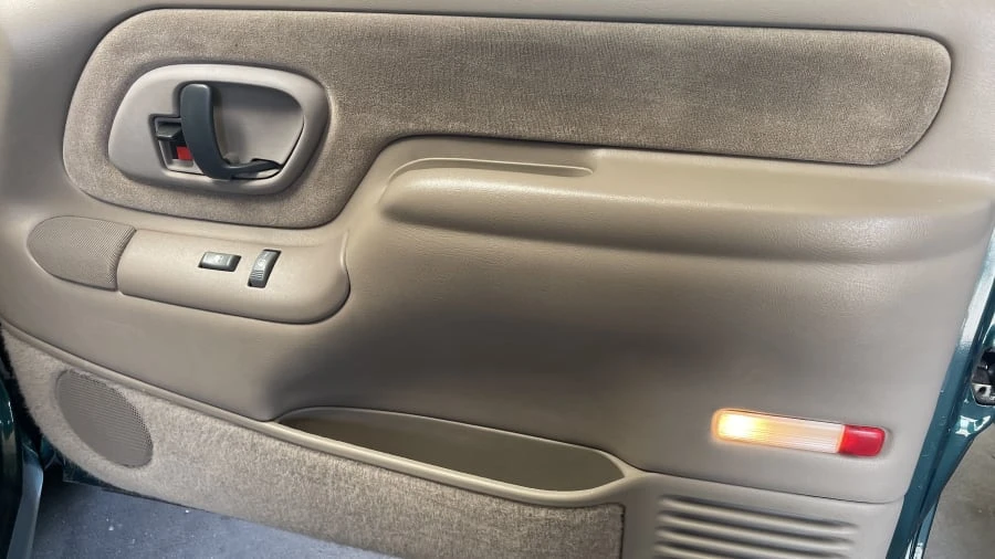 1998 Chevrolet Silverado - Image 11 of 17