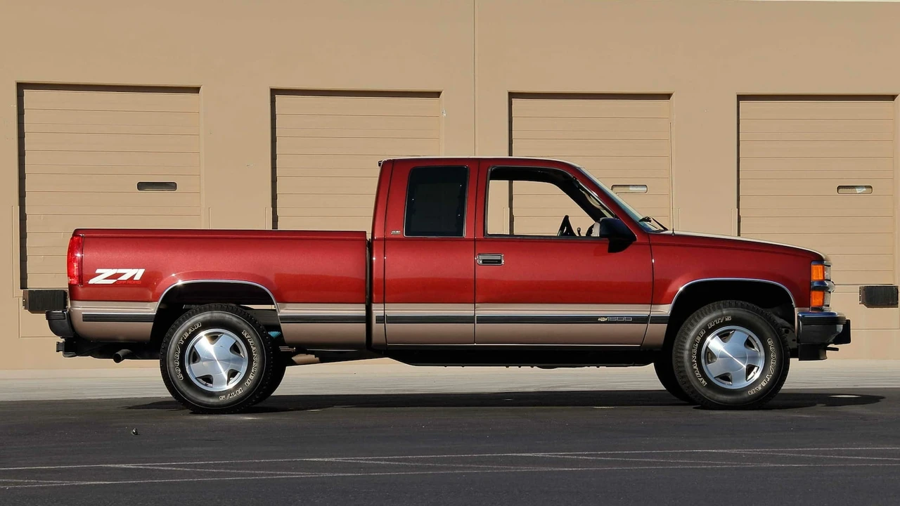 1998 Chevrolet C/K 4th Gen - Image 2 of 26