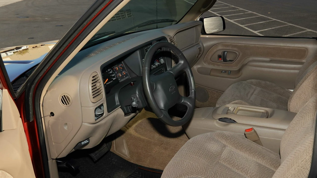 1998 Chevrolet C/K 4th Gen - Image 4 of 26