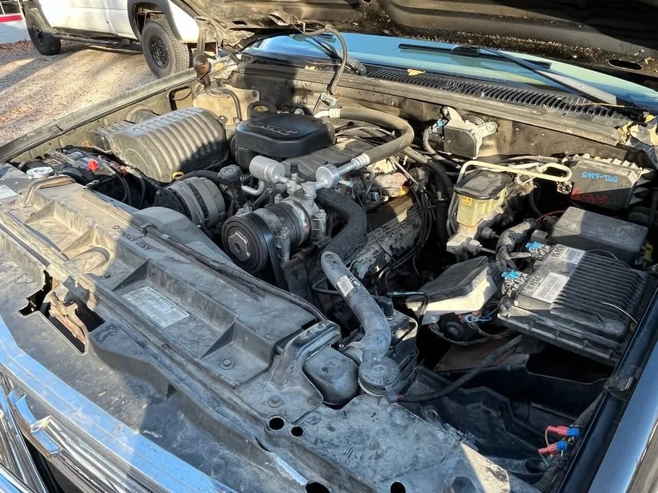 1998 Chevrolet Suburban - Image 17 of 20