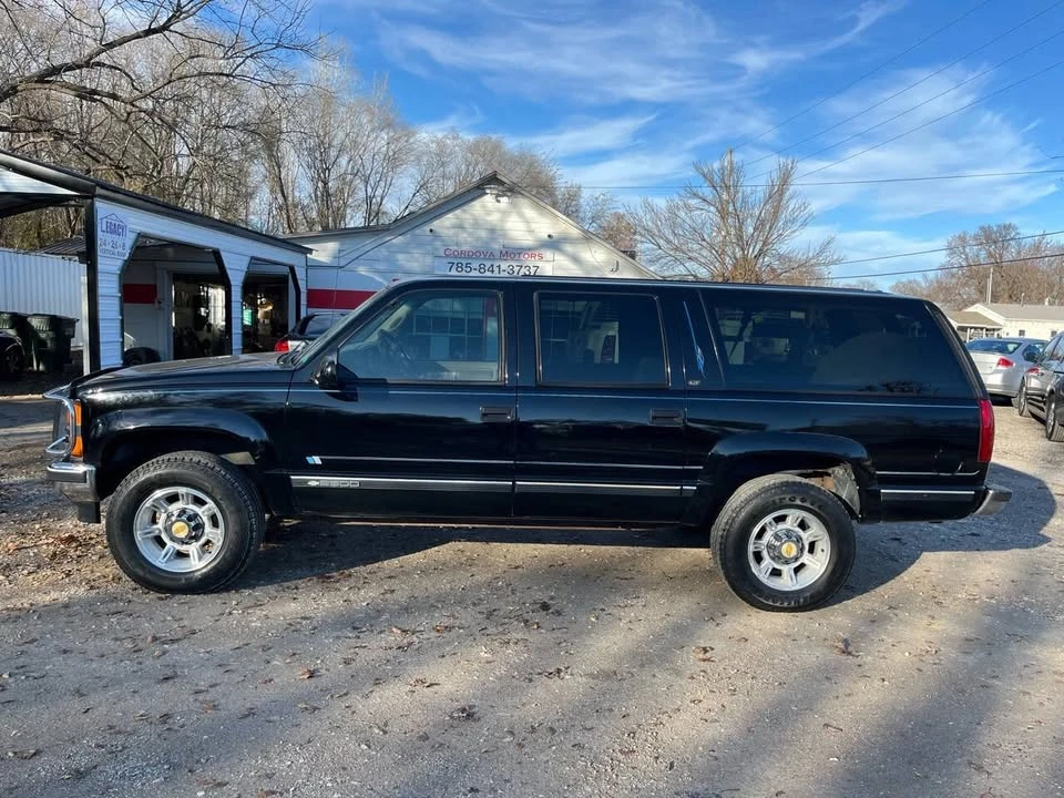 1998 Chevrolet Suburban - Image 2 of 20