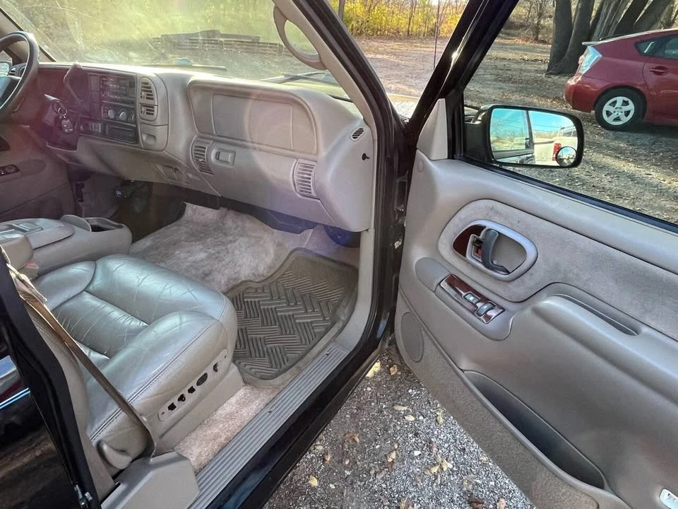 1998 Chevrolet Suburban - Image 14 of 20
