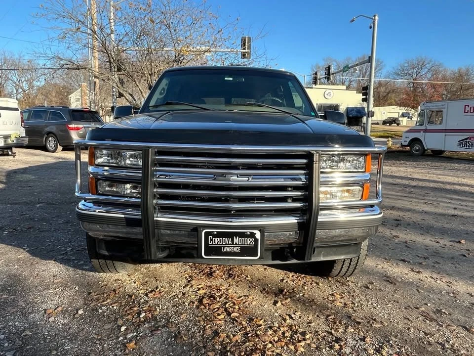 1998 Chevrolet Suburban - Image 9 of 20
