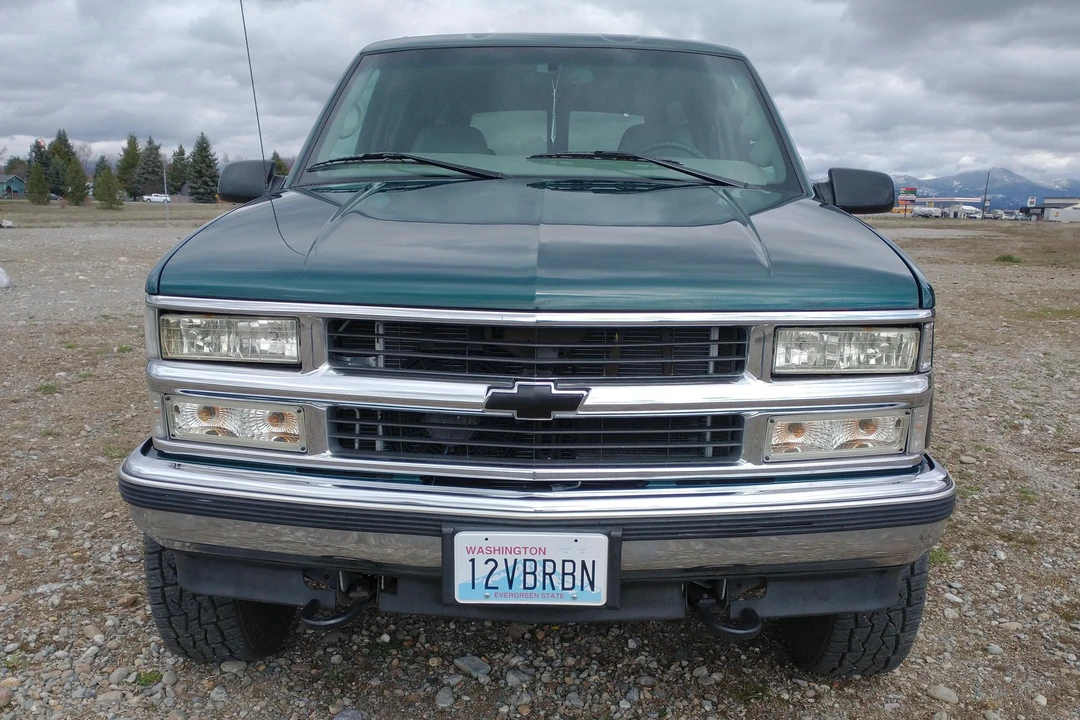 1998 Chevrolet Suburban 8th Gen - Image 2 of 31