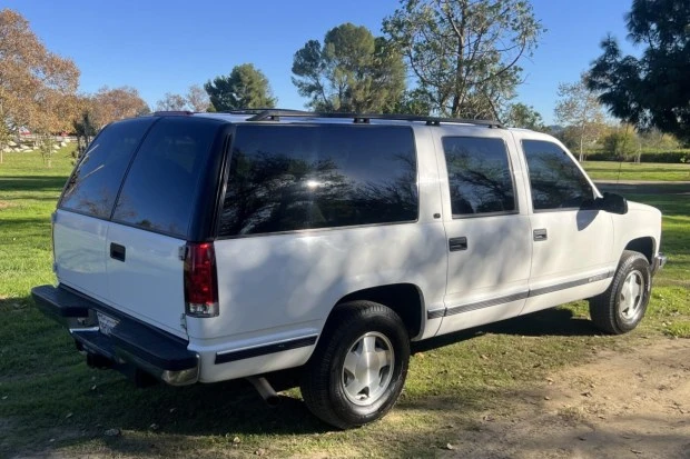 1998 Chevrolet Suburban 8th Gen - Image 2 of 7