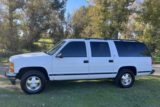 1998 Chevrolet Suburban 8th Gen - Image 3 of 7