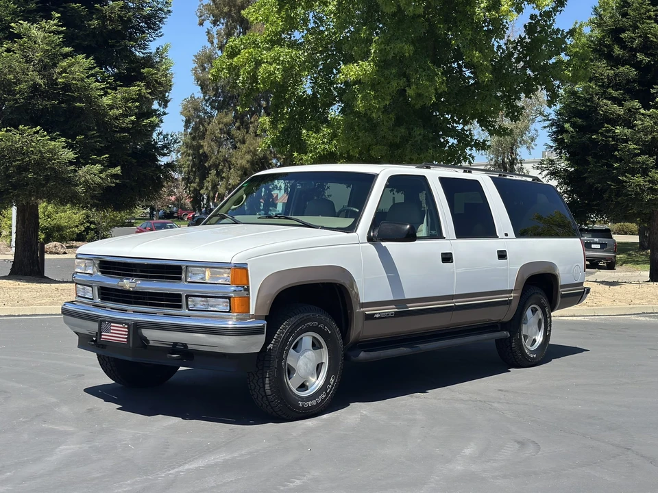 1998 Chevrolet Suburban 8th Gen - Image 2 of 31