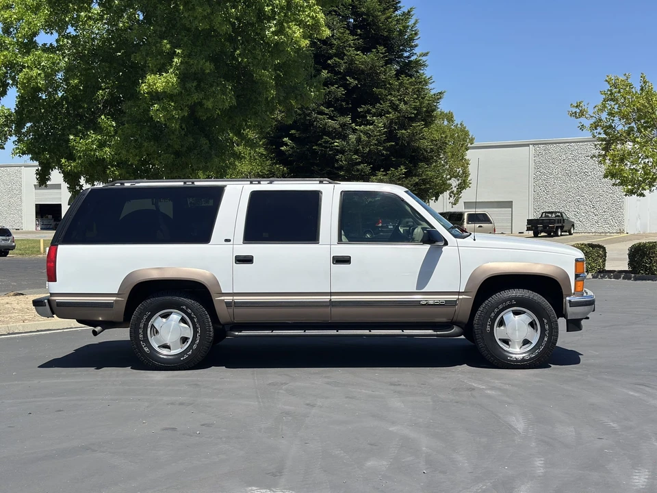 1998 Chevrolet Suburban 8th Gen - Image 28 of 31