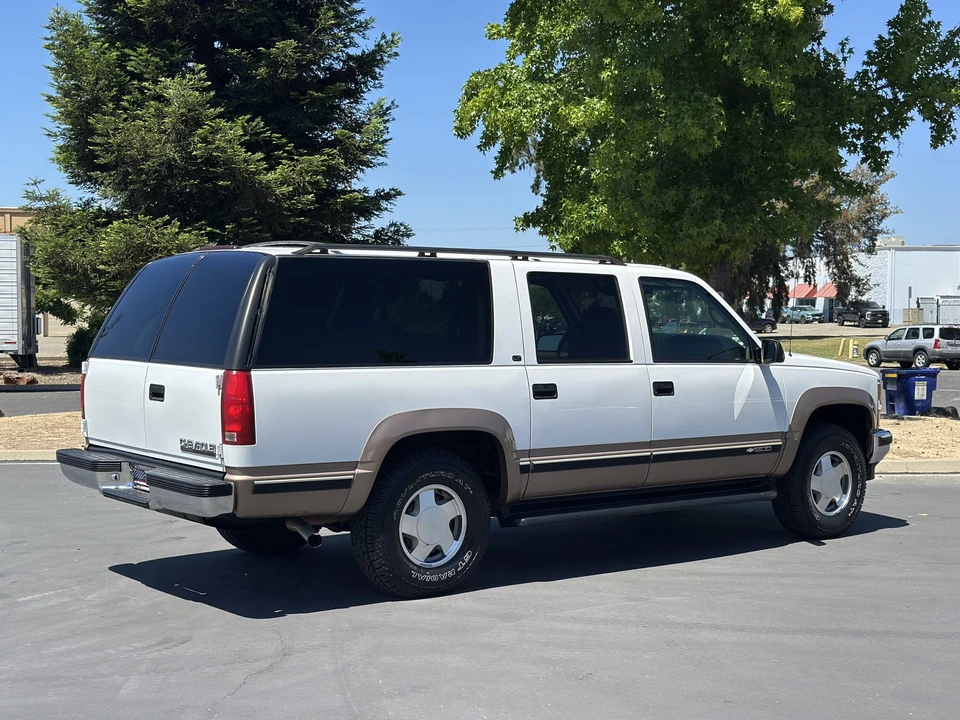 1998 Chevrolet Suburban 8th Gen - Image 25 of 31