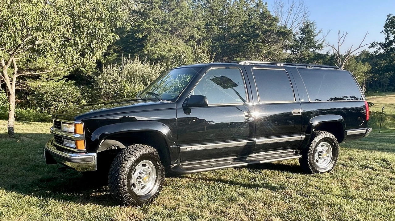 1998 Chevrolet Suburban 8th Gen - Image 4 of 31