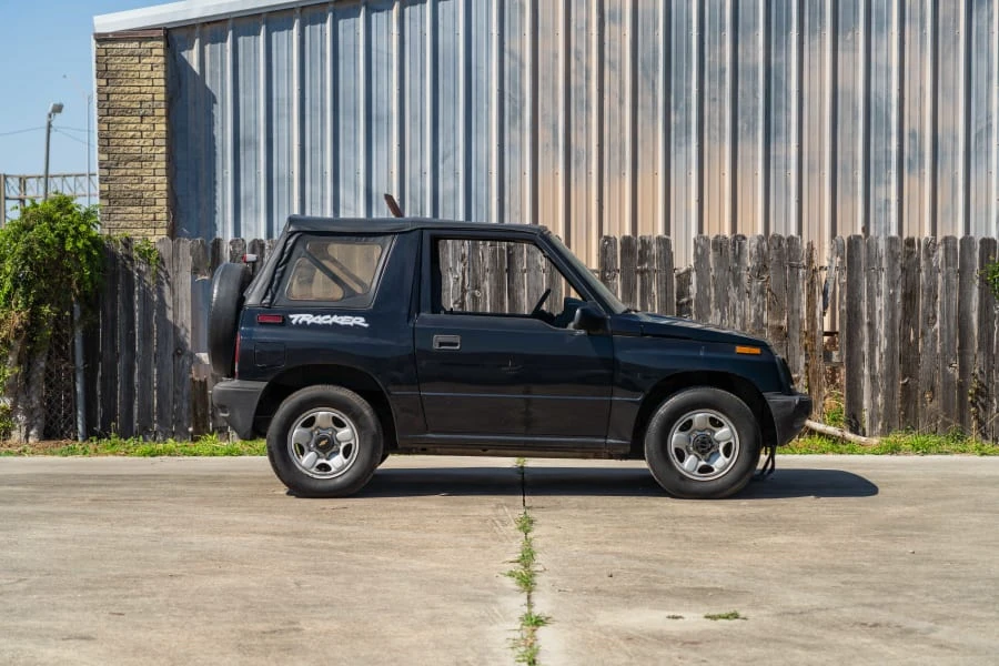 1998 Chevrolet Tracker - Image 2 of 18