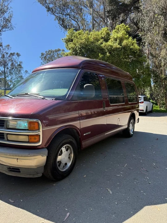 1998 Chevrolet Express - Image 2 of 9