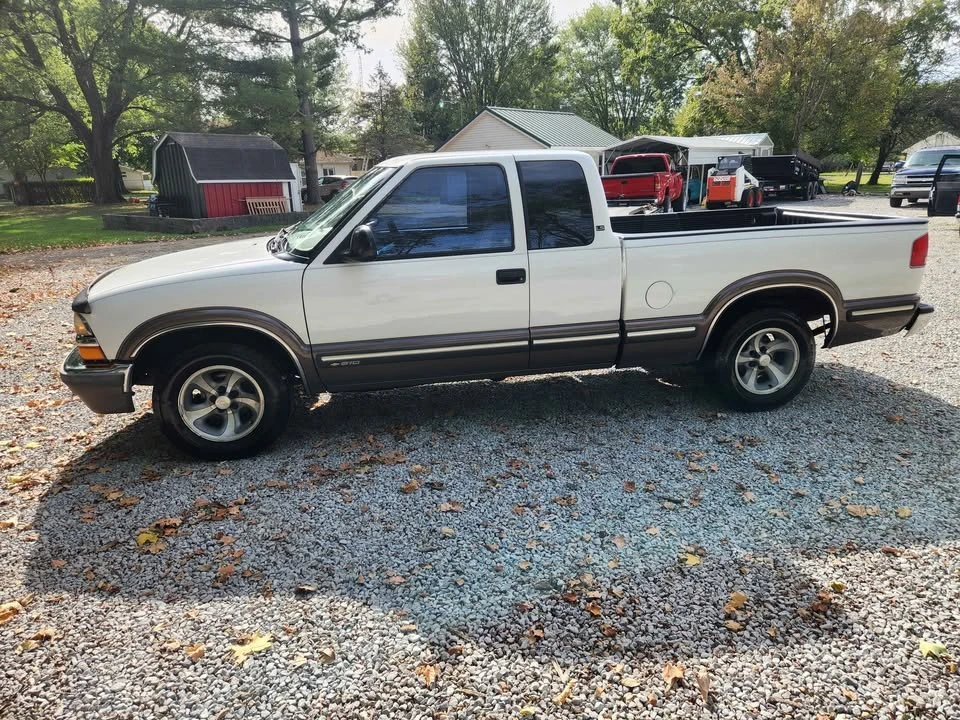 1998 Chevrolet S-10 - Image 3 of 19