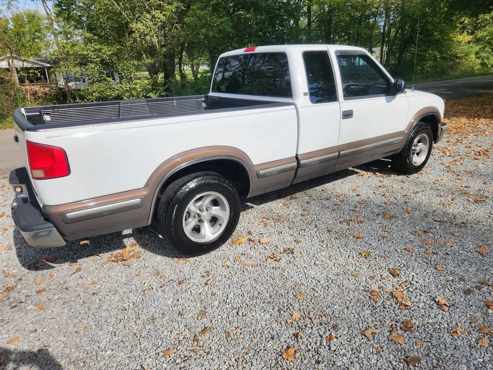1998 Chevrolet S-10 - Image 2 of 19