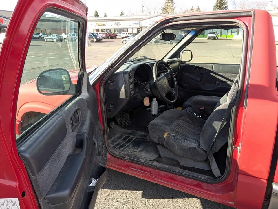 1998 Chevrolet S-10 - Image 9 of 19
