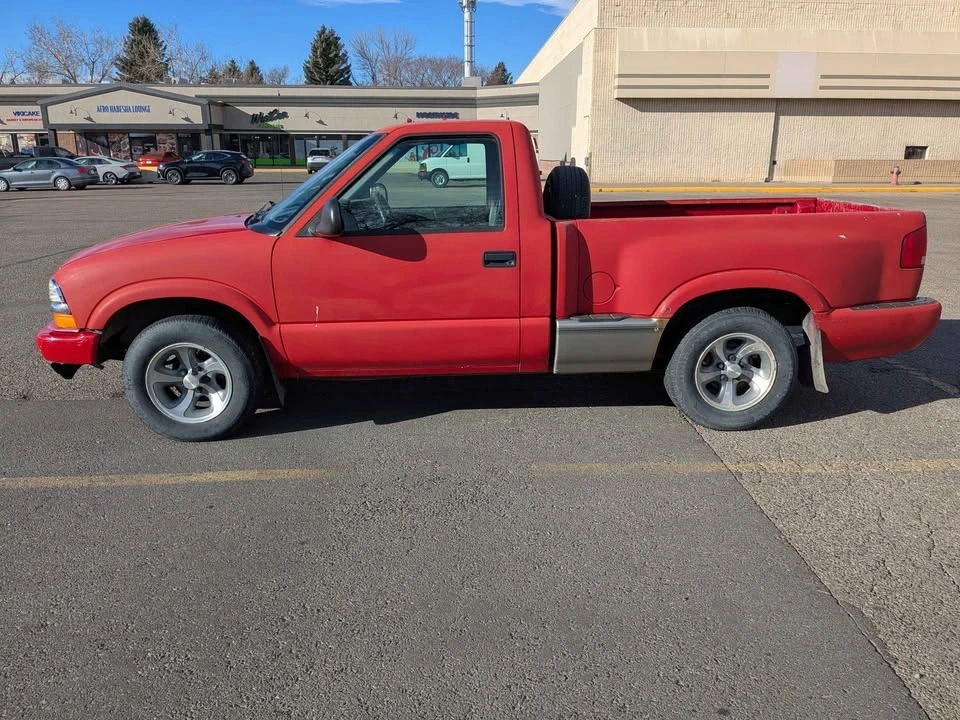 1998 Chevrolet S-10 - Image 2 of 19