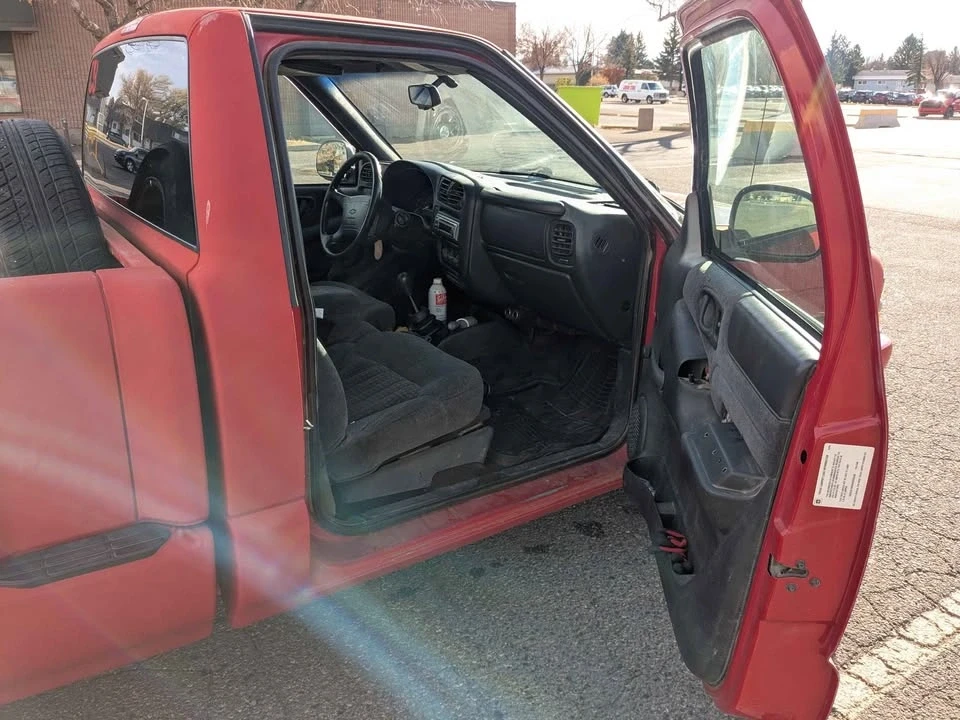 1998 Chevrolet S-10 - Image 10 of 19