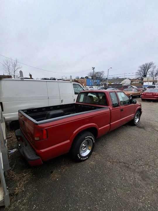 1998 Chevrolet S-10 - Image 2 of 3