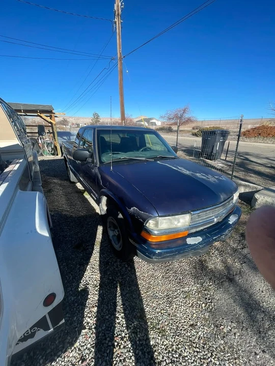 1998 Chevrolet S-10 - Image 2 of 13