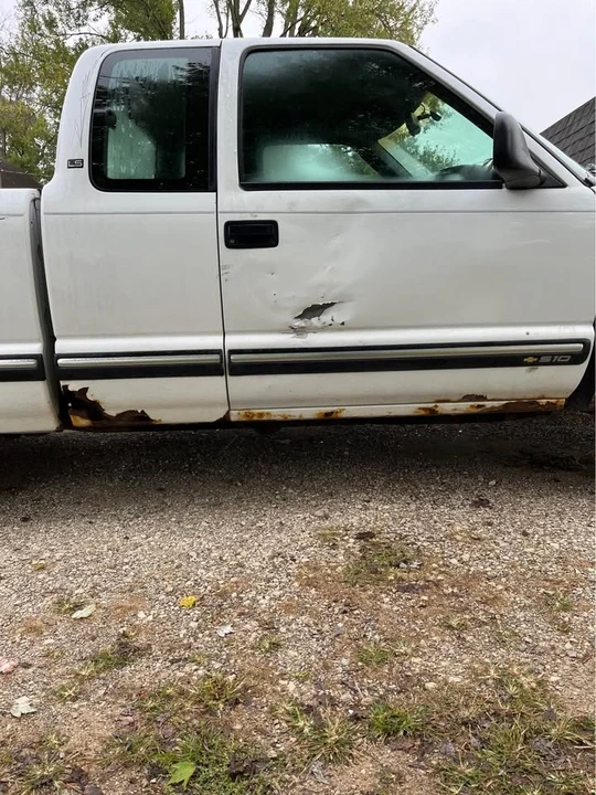 1998 Chevrolet S-10 - Image 3 of 11