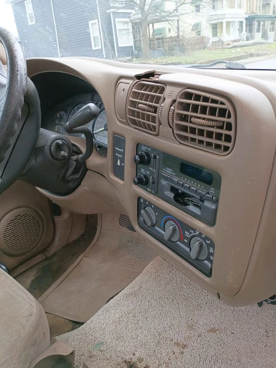 1998 Chevrolet S-10 - Image 14 of 18