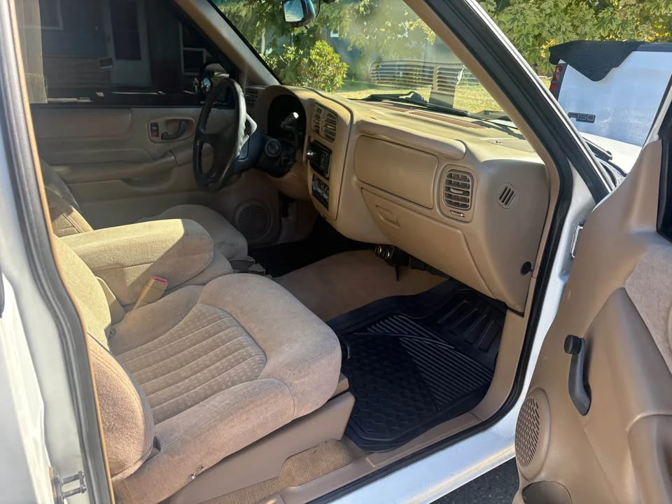 1998 Chevrolet S-10 - Image 6 of 19