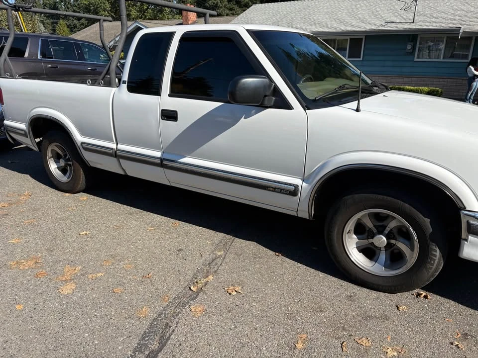 1998 Chevrolet S-10 - Image 3 of 19