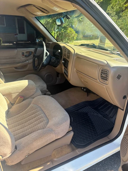1998 Chevrolet S-10 - Image 10 of 19