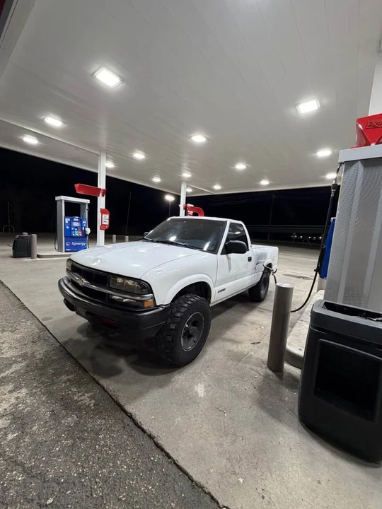 1998 Chevrolet S-10 - Image 4 of 5