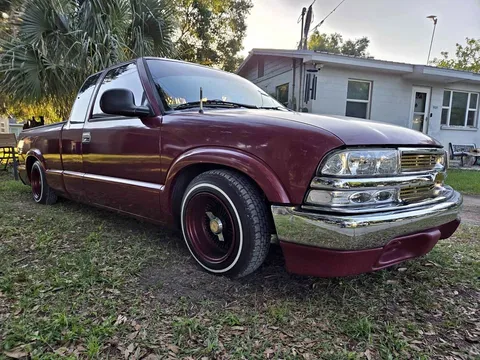 1998 Chevrolet S-10 LS Pickup 2D 6 Ft