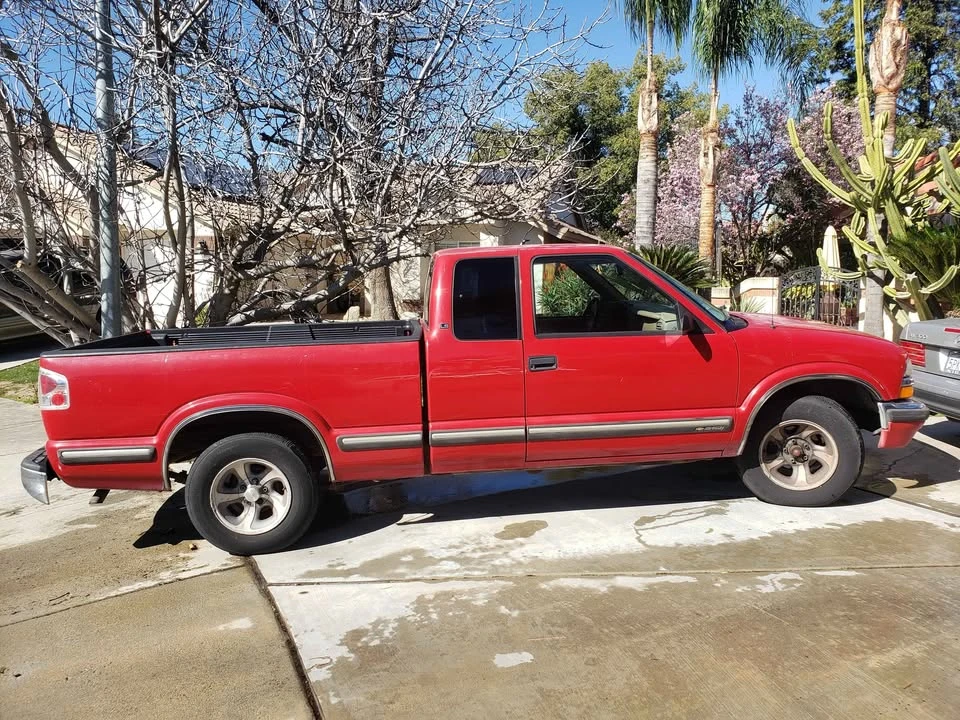 1998 Chevrolet S-10 - Image 2 of 2