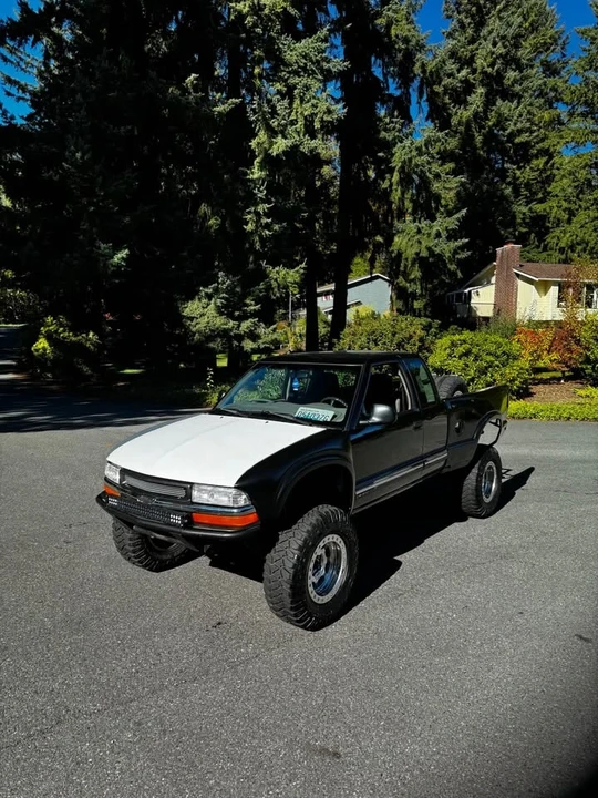 1998 Chevrolet S-10 - Image 2 of 14