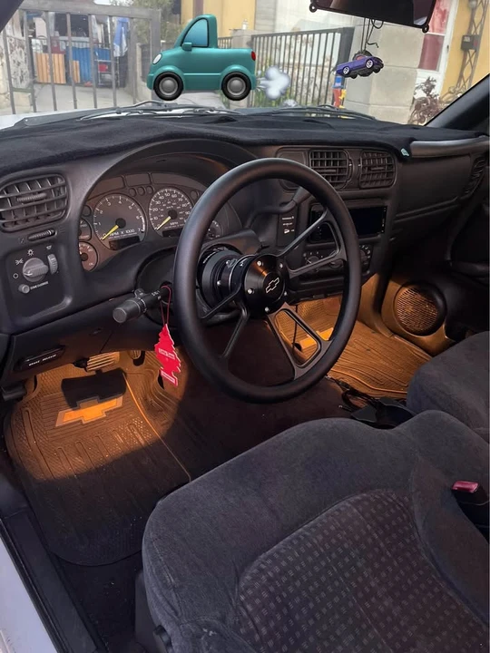1998 Chevrolet S-10 - Image 3 of 10