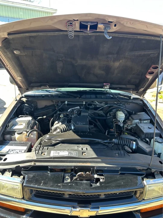 1998 Chevrolet S-10 - Image 10 of 17