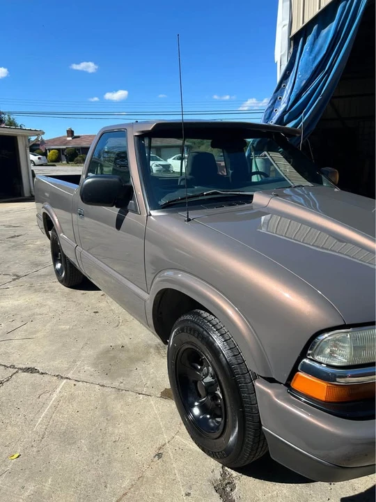 1998 Chevrolet S-10 - Image 2 of 17