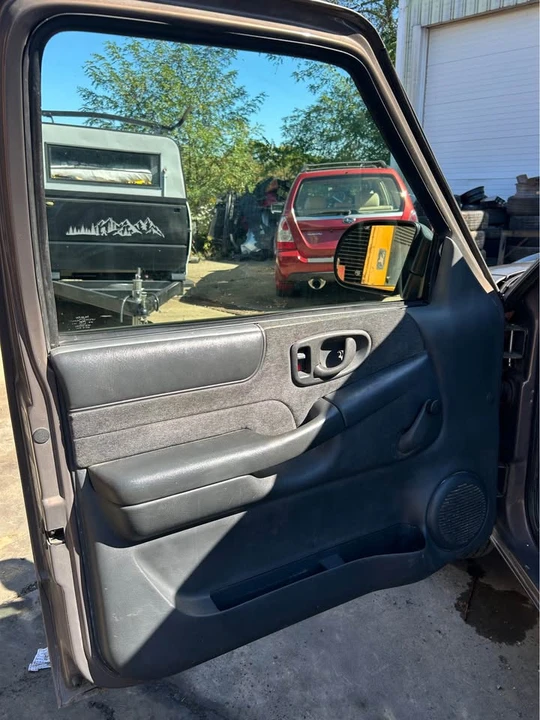 1998 Chevrolet S-10 - Image 11 of 17