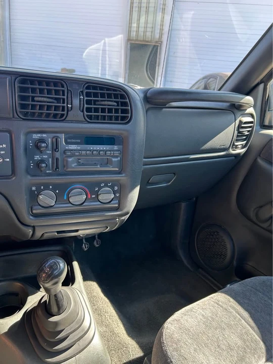1998 Chevrolet S-10 - Image 14 of 17
