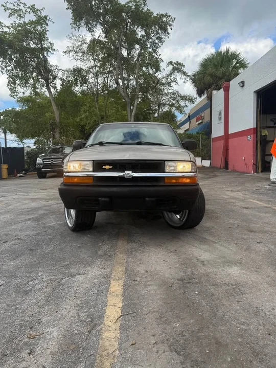 1998 Chevrolet S-10 - Image 2 of 13