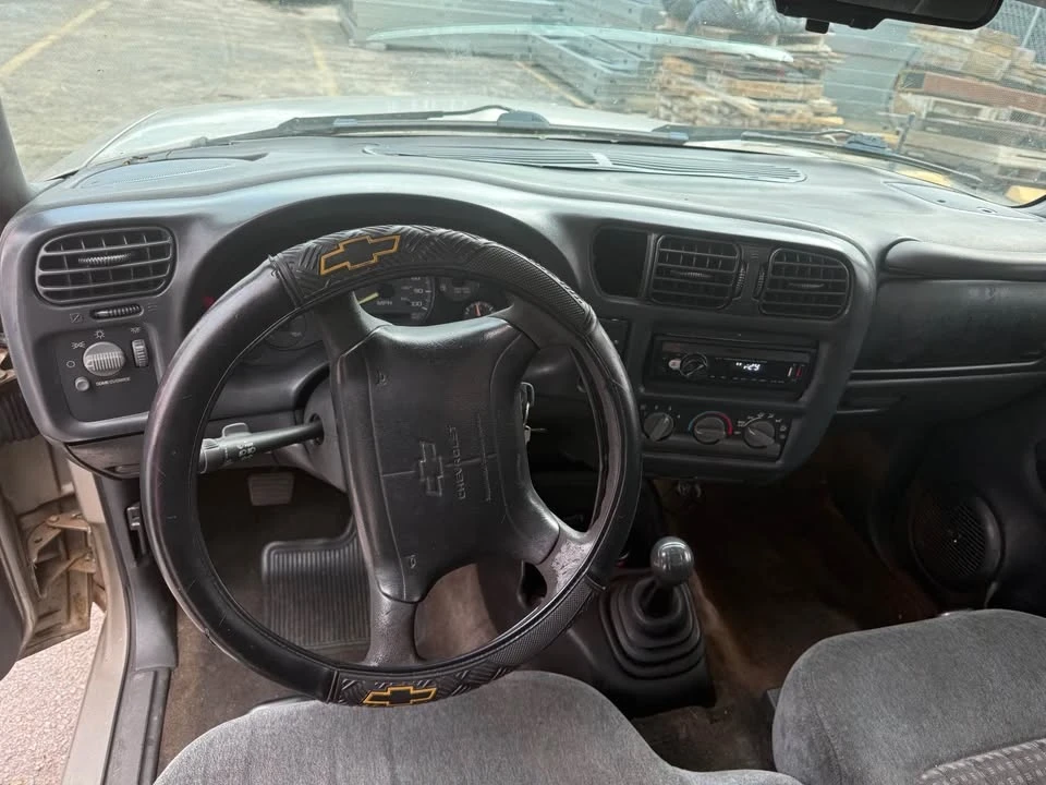 1998 Chevrolet S-10 - Image 9 of 13