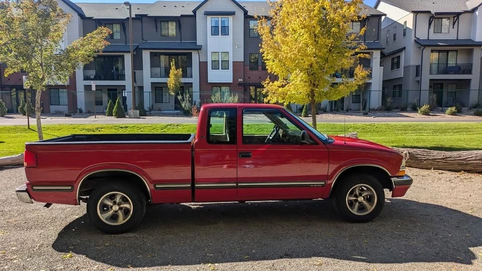1998 Chevrolet S-10 - Image 4 of 18