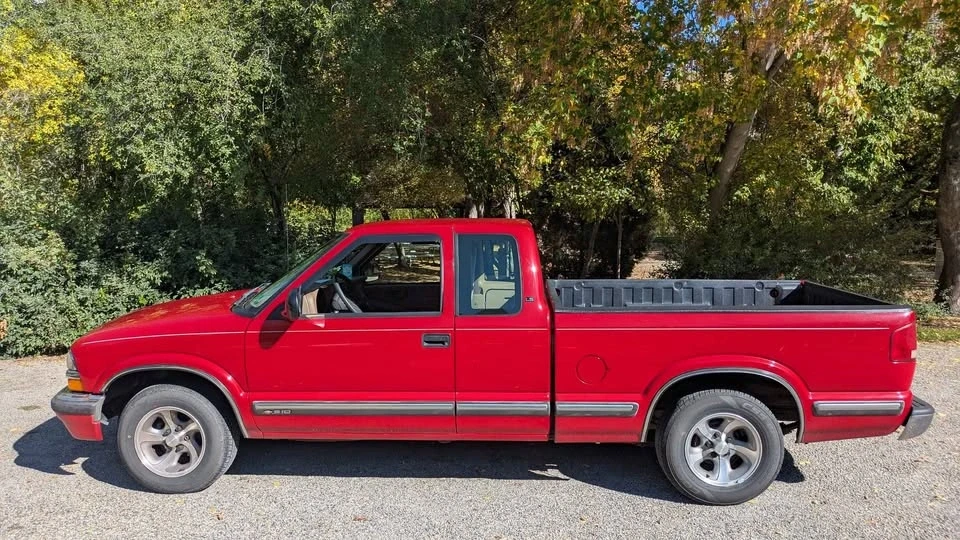 1998 Chevrolet S-10 - Image 2 of 18