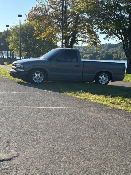 1998 Chevrolet S-10 - Image 2 of 3
