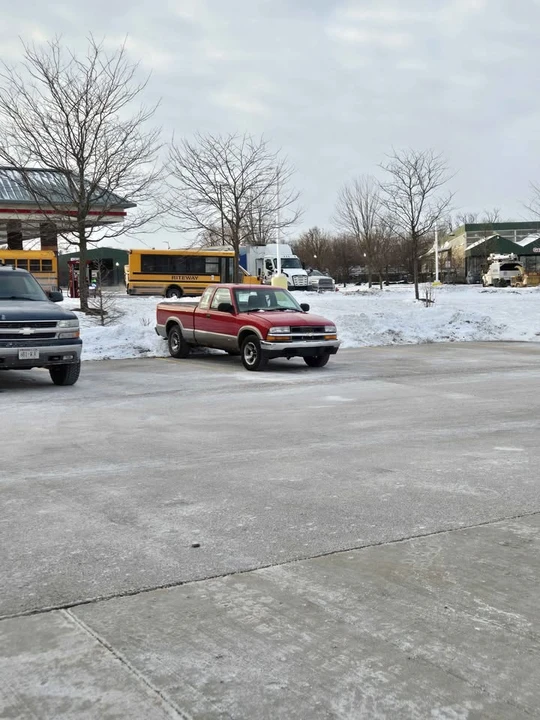 1998 Chevrolet S-10 - Image 2 of 9