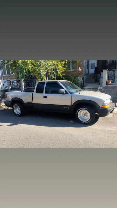 1998 Chevrolet S-10 - Image 2 of 10