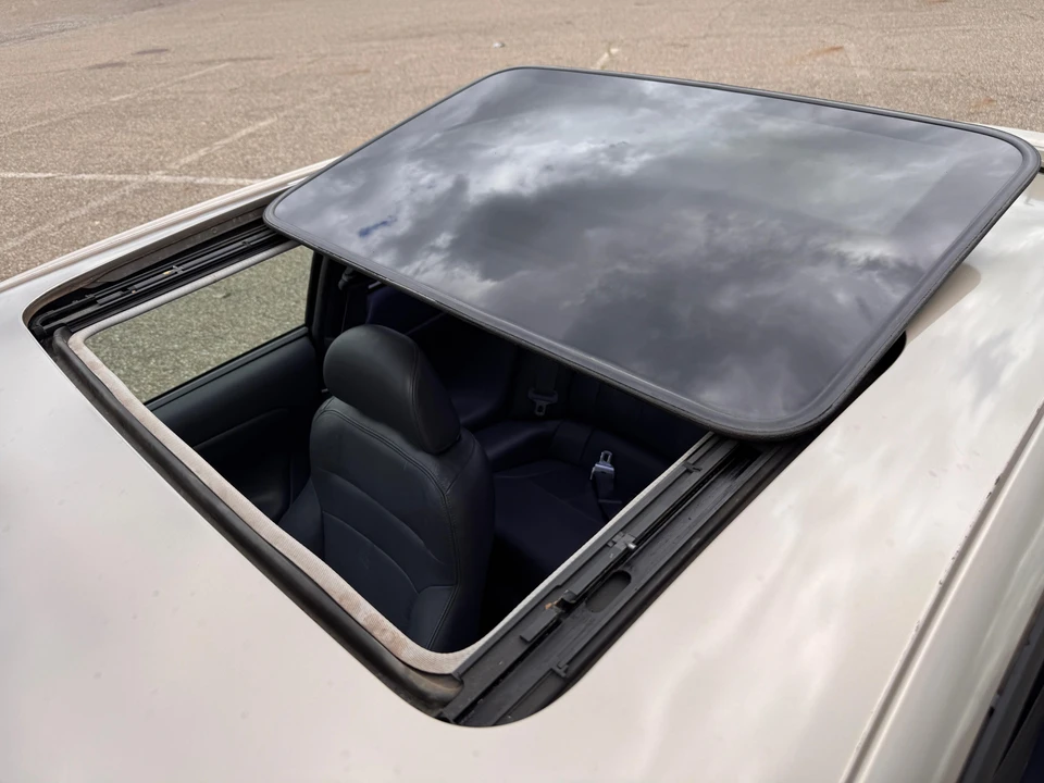 1998 Chrysler Sebring - Image 24 of 31