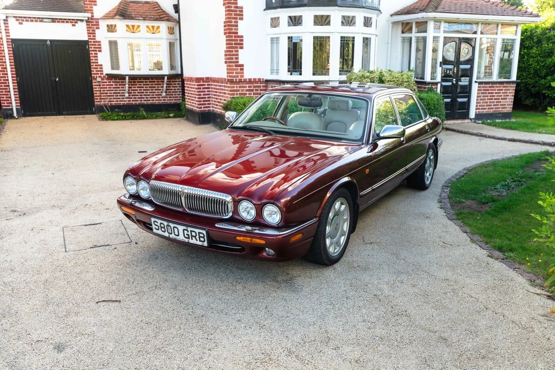 1998 Daimler - Image 2 of 30