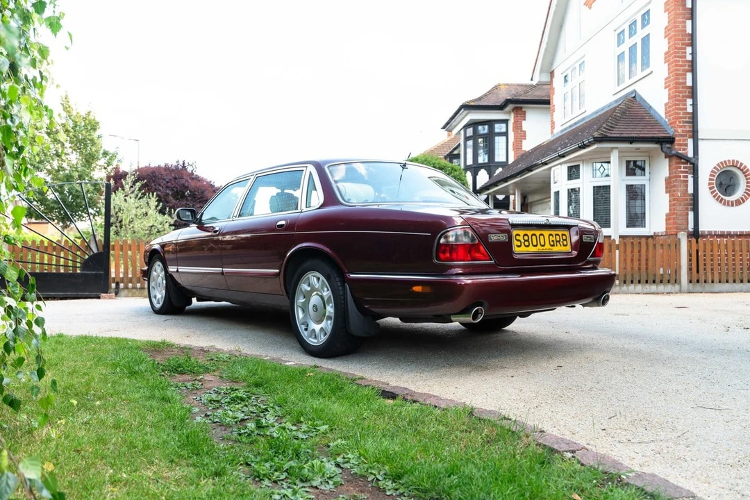 1998 Daimler - Image 8 of 30