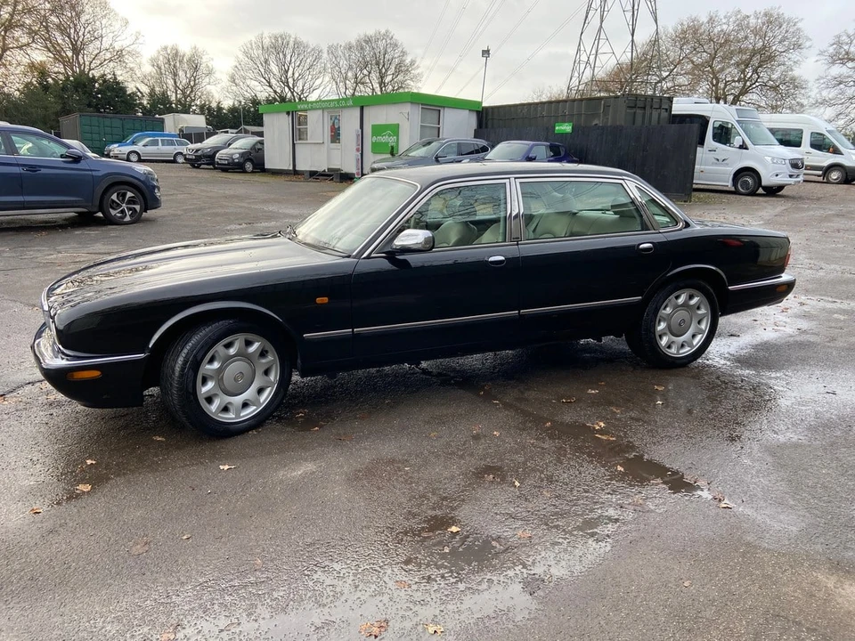 1998 Daimler - Image 8 of 30