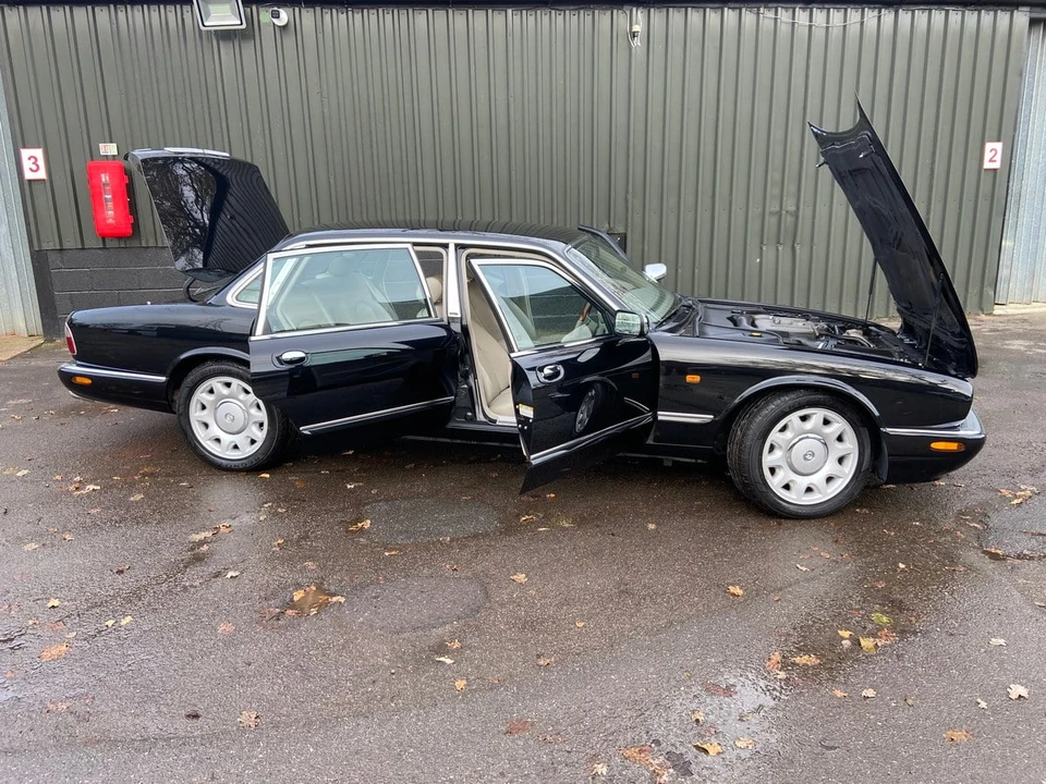 1998 Daimler - Image 17 of 30
