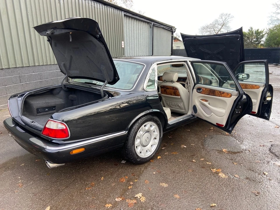 1998 Daimler - Image 19 of 30
